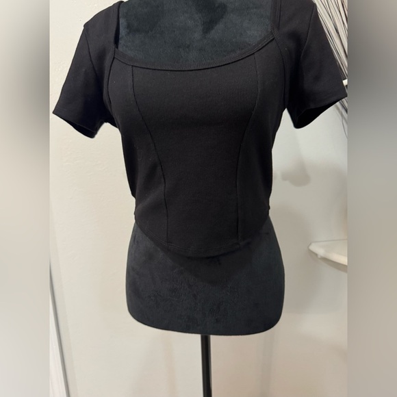 Bozzolo Black Chic and Sleek Minimalist crop Top - Junior Size Large - Picture 2 of 10